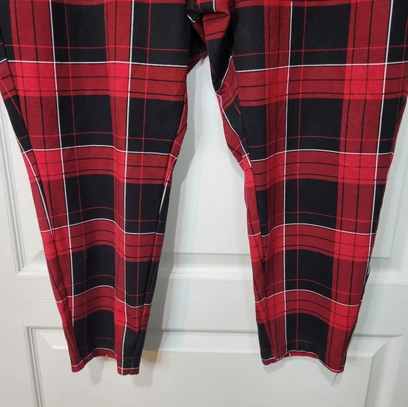 Torrid Premium Ponte stretch Pull-on Pixie Pant - Picture 5 of 9